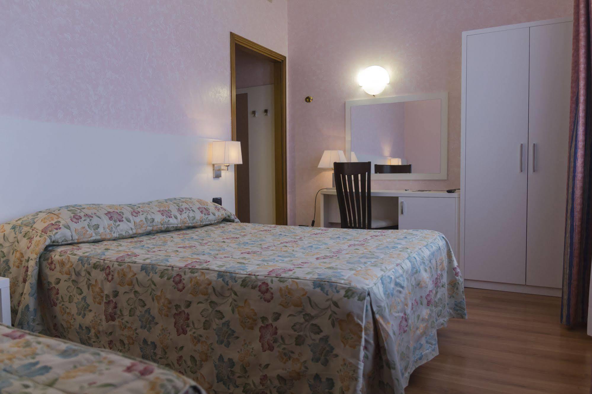 Hotel Pico Mirandola Ngoại thất bức ảnh