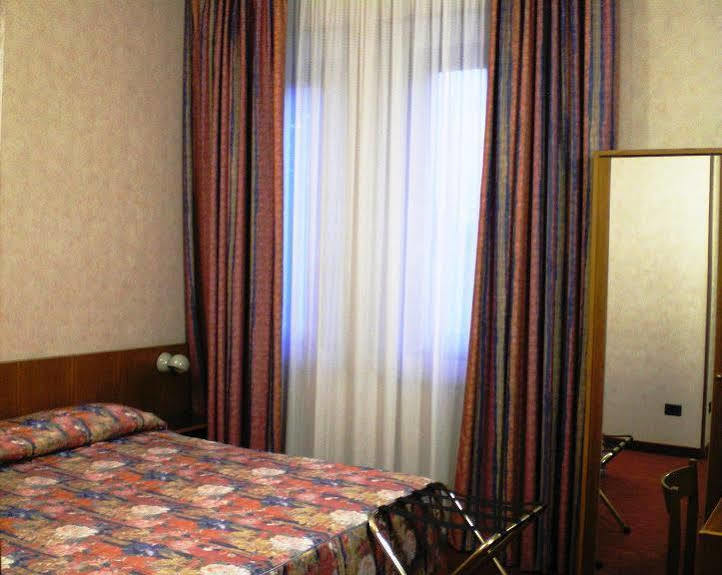 Hotel Pico Mirandola Ngoại thất bức ảnh